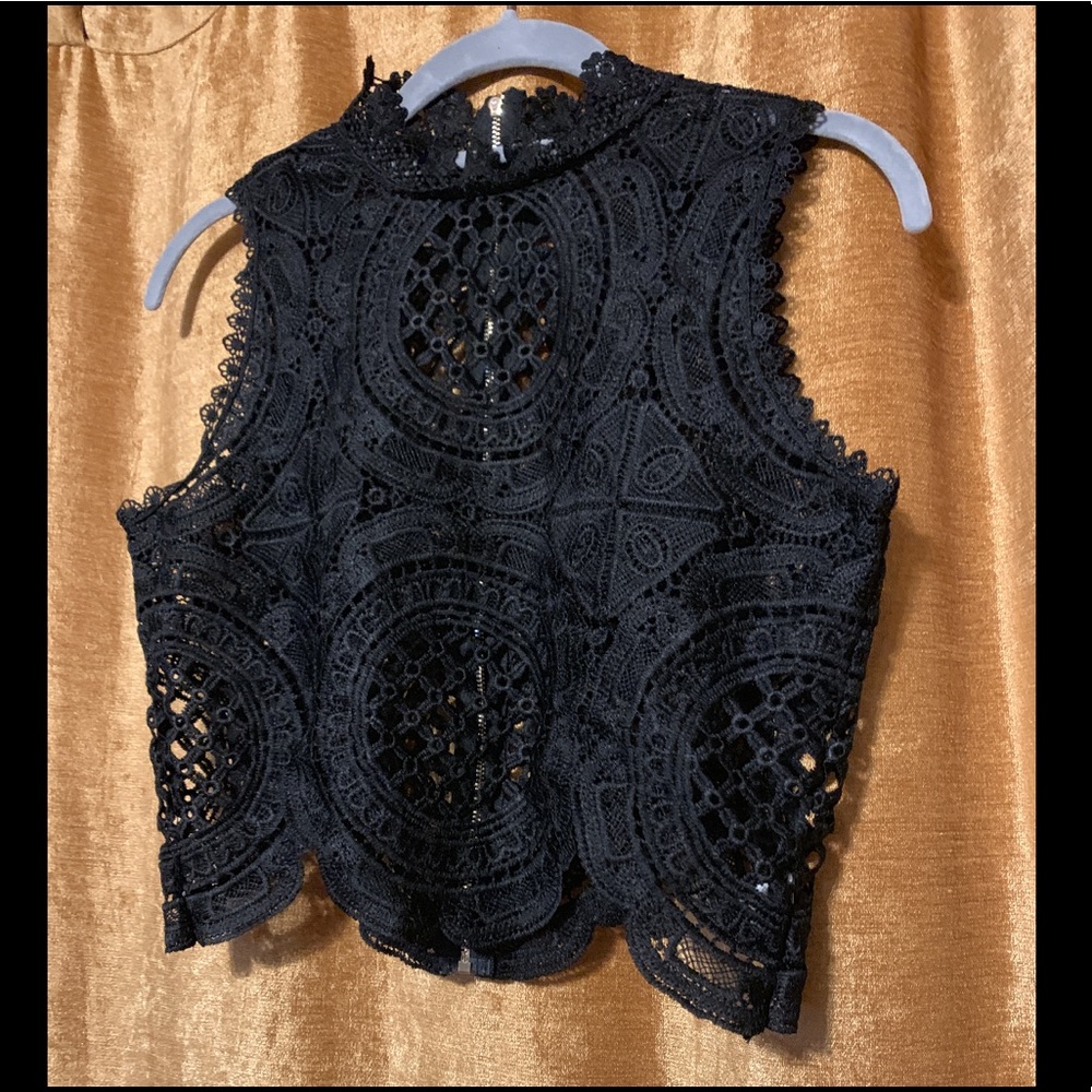 Banjul knit crop top w a high neck
